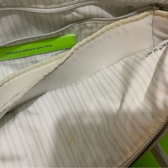 lululemon vinyasa to vino tote bag - Picture 13 of 16